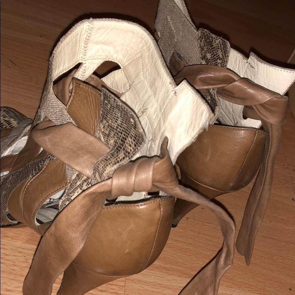 heels - Picture 3 of 5